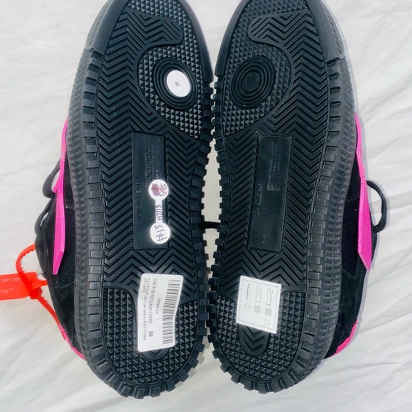 Off White - Picture 2 of 8